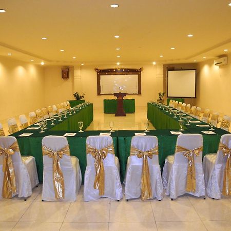 Hotel Grand Rosela Jogjakarta Buitenkant foto