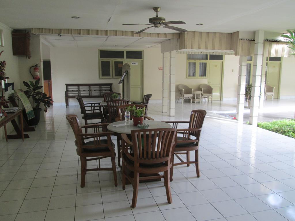 Hotel Grand Rosela Jogjakarta Buitenkant foto