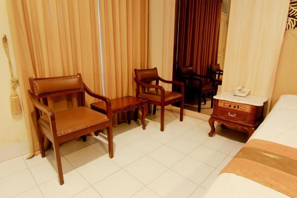 Hotel Grand Rosela Jogjakarta Buitenkant foto