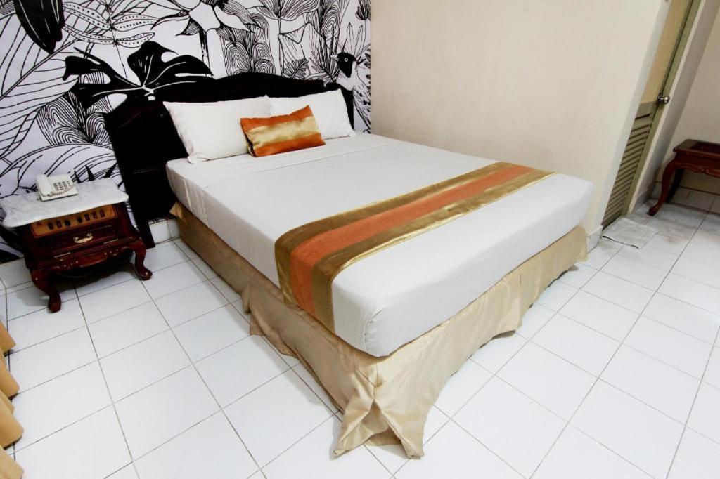 Hotel Grand Rosela Jogjakarta Buitenkant foto