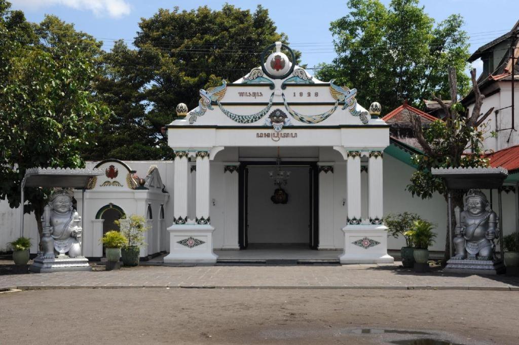 Hotel Grand Rosela Jogjakarta Buitenkant foto