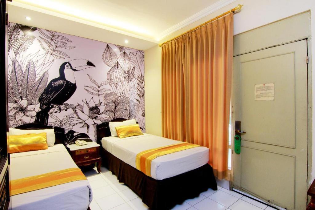 Hotel Grand Rosela Jogjakarta Buitenkant foto