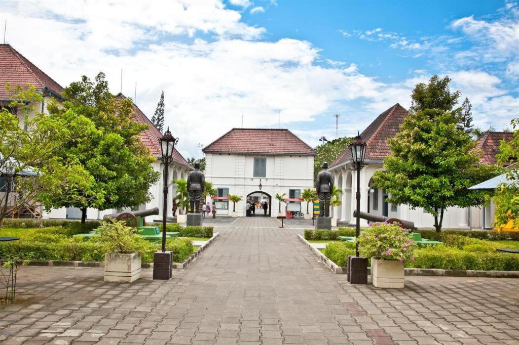 Hotel Grand Rosela Jogjakarta Buitenkant foto