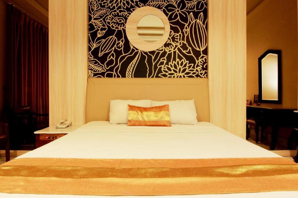Hotel Grand Rosela Jogjakarta Buitenkant foto