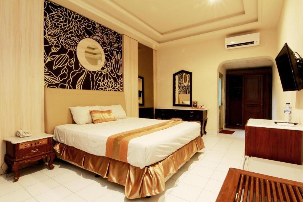 Hotel Grand Rosela Jogjakarta Buitenkant foto