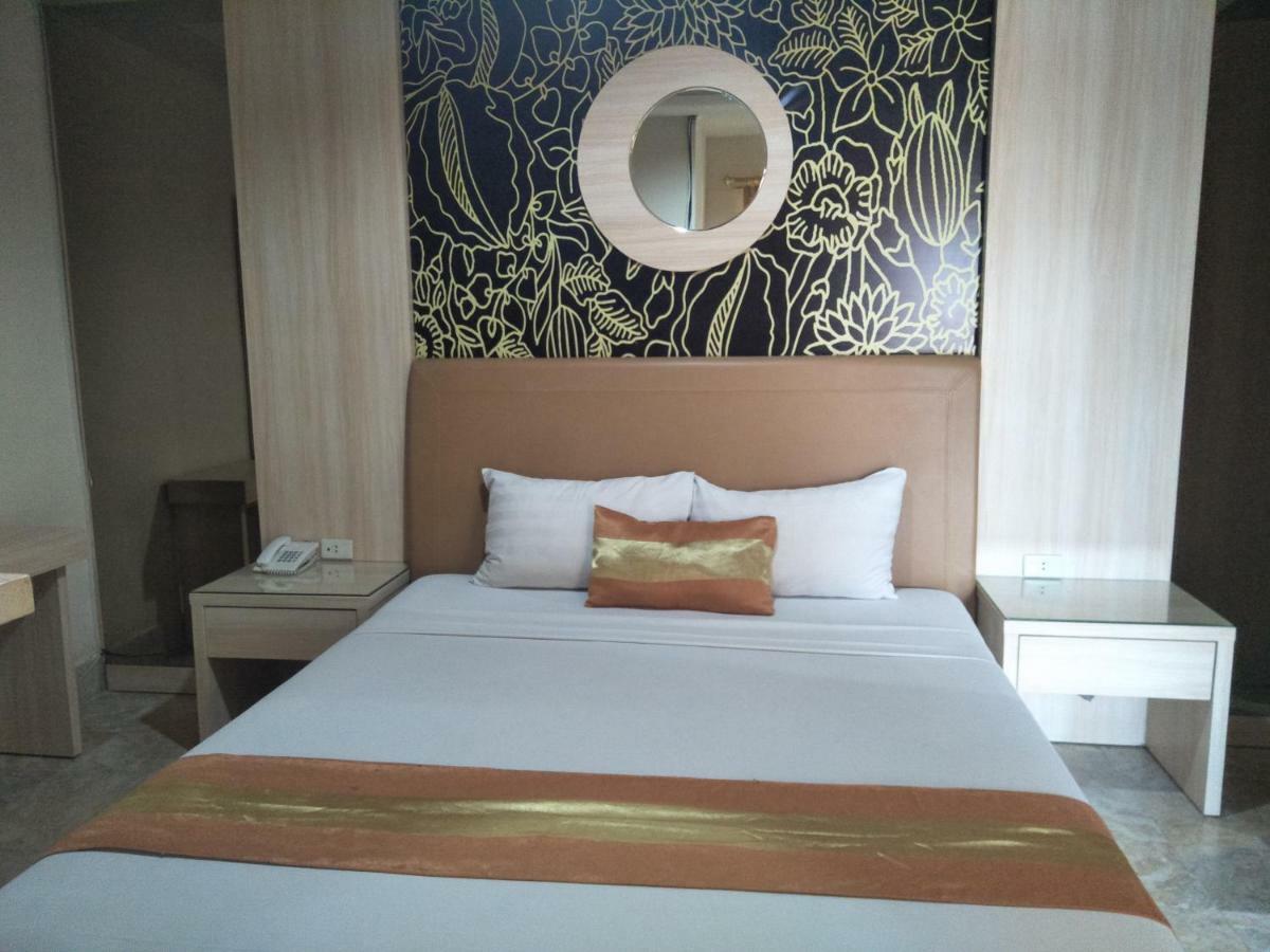 Hotel Grand Rosela Jogjakarta Buitenkant foto