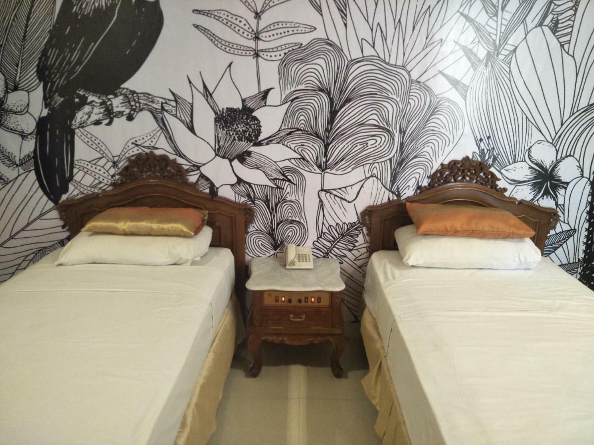 Hotel Grand Rosela Jogjakarta Buitenkant foto