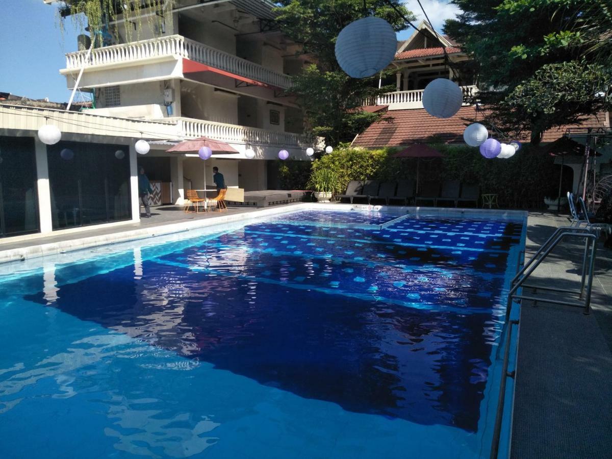Hotel Grand Rosela Jogjakarta Buitenkant foto