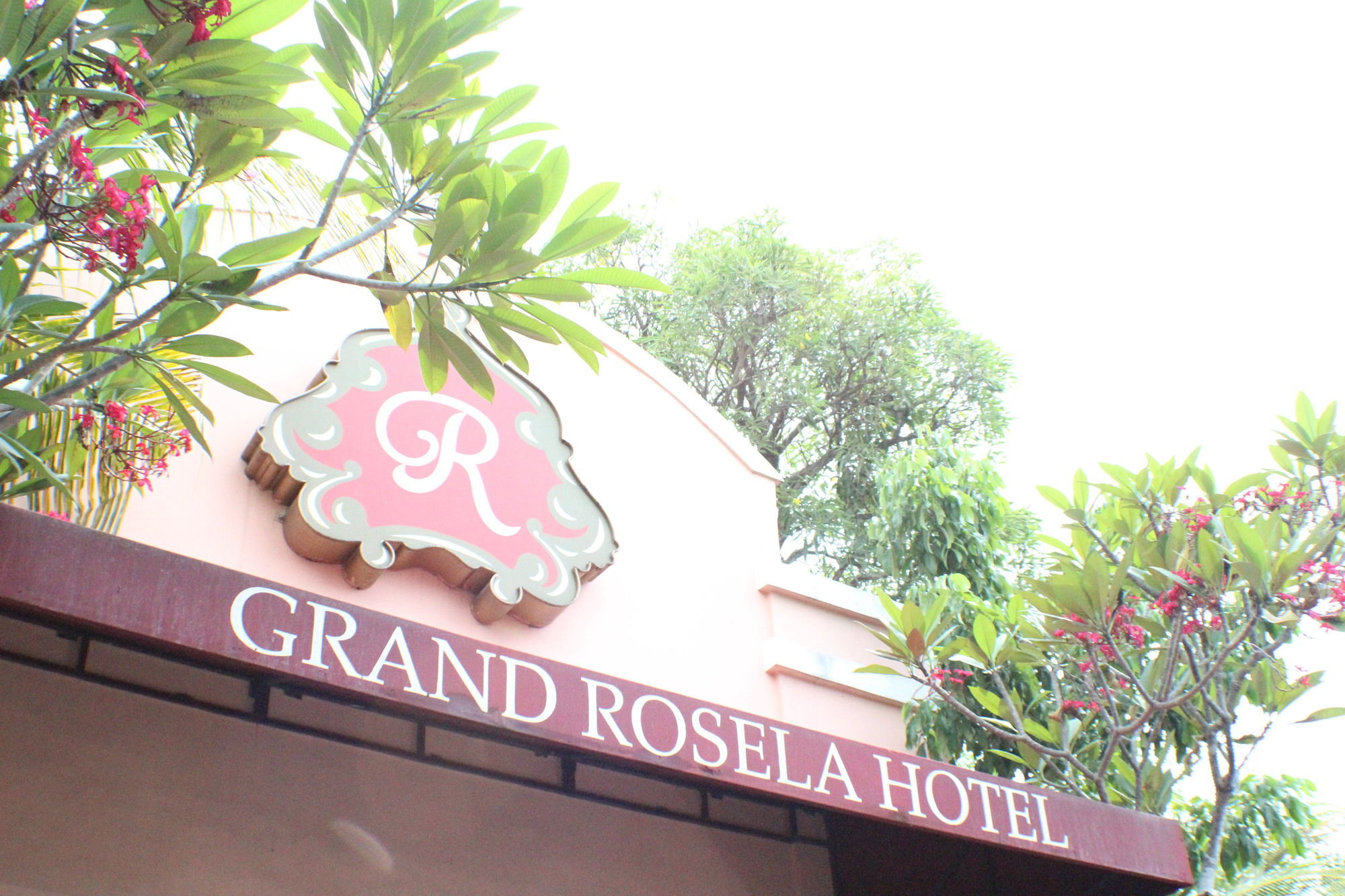 Hotel Grand Rosela Jogjakarta Buitenkant foto