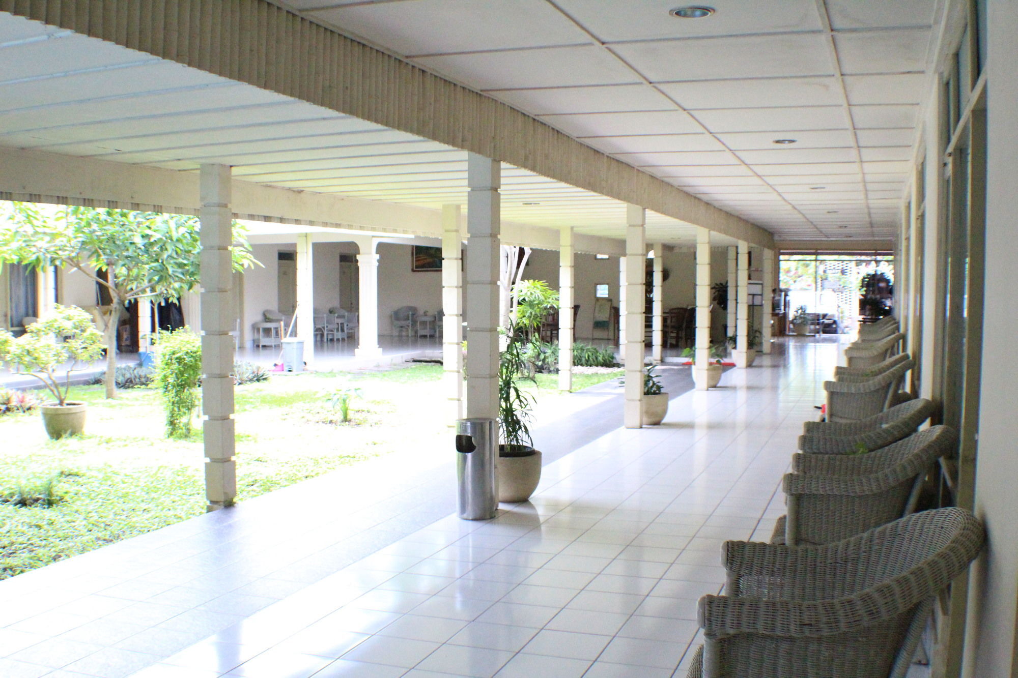 Hotel Grand Rosela Jogjakarta Buitenkant foto