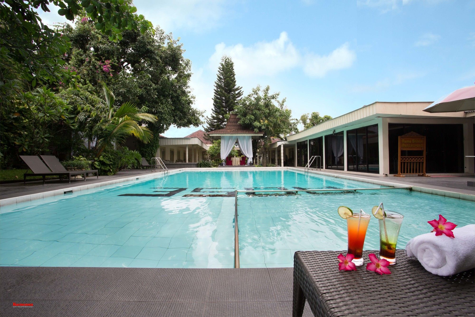 Hotel Grand Rosela Jogjakarta Buitenkant foto
