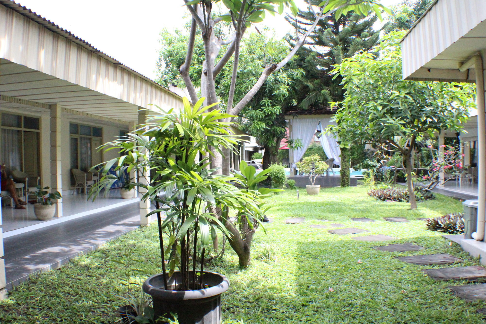 Hotel Grand Rosela Jogjakarta Buitenkant foto